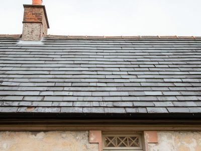 je veux une image de maison dont la toiture en ardoise (2)